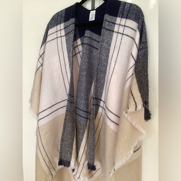 Plaid shawl cape ruana wrap sweater cardigan poncho One Size EUC - Picture 3 of 6